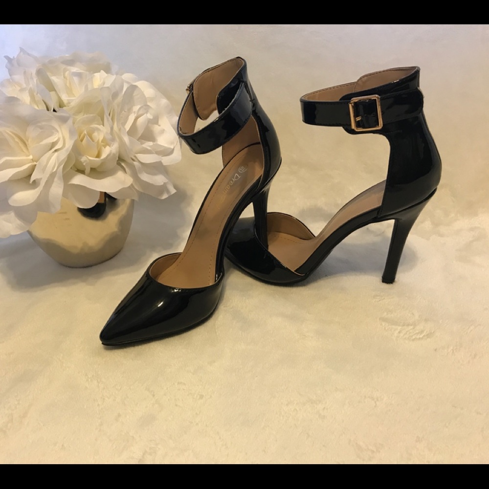NWOT - Black Heels with ankle strap